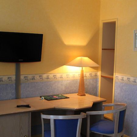 Hotel Des Bains Lancieux Bagian luar foto