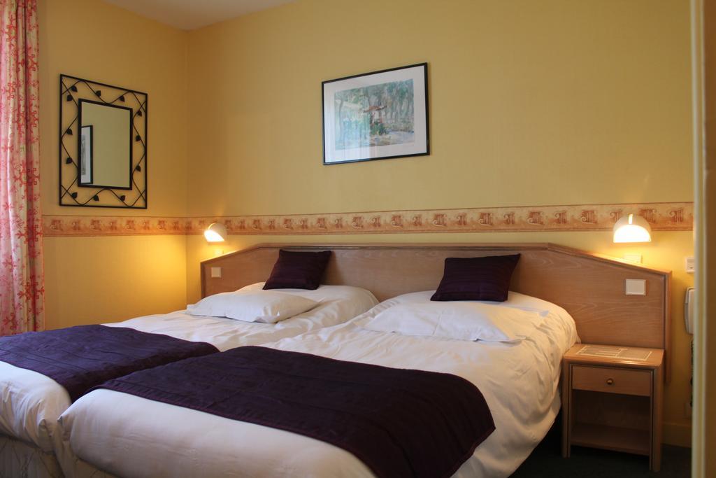 Hotel Des Bains Lancieux Ruang foto