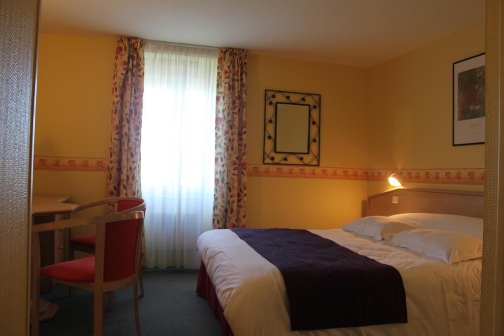 Hotel Des Bains Lancieux Ruang foto