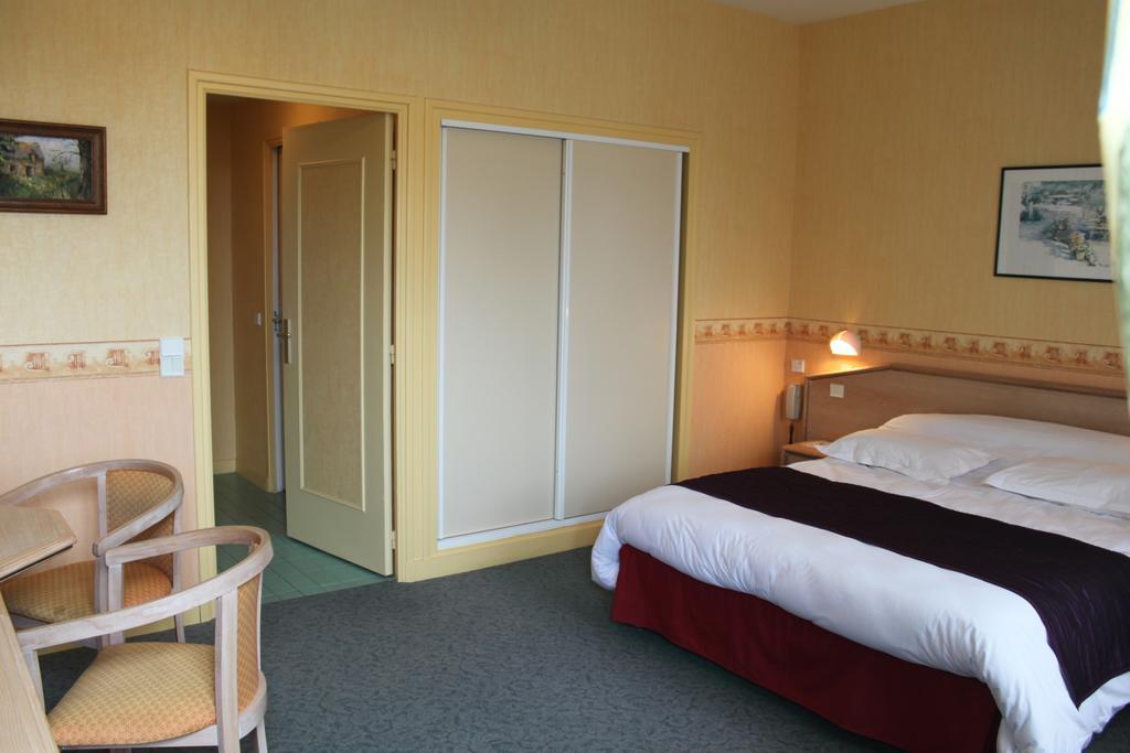Hotel Des Bains Lancieux Ruang foto