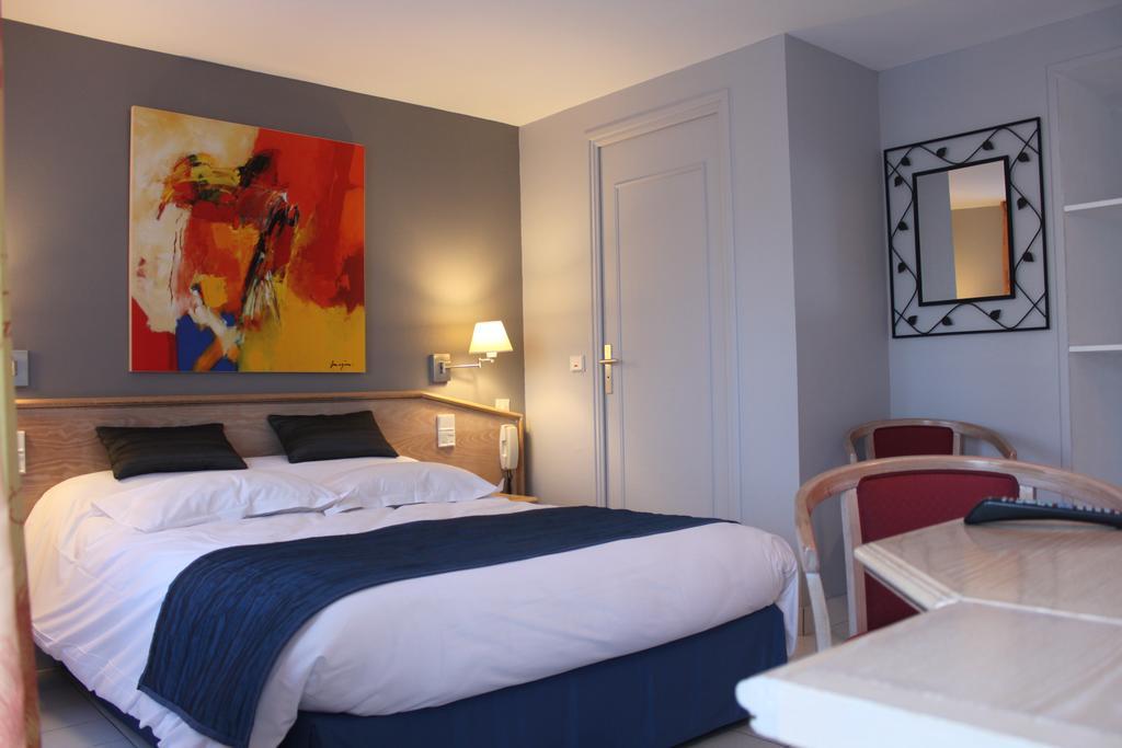 Hotel Des Bains Lancieux Bagian luar foto