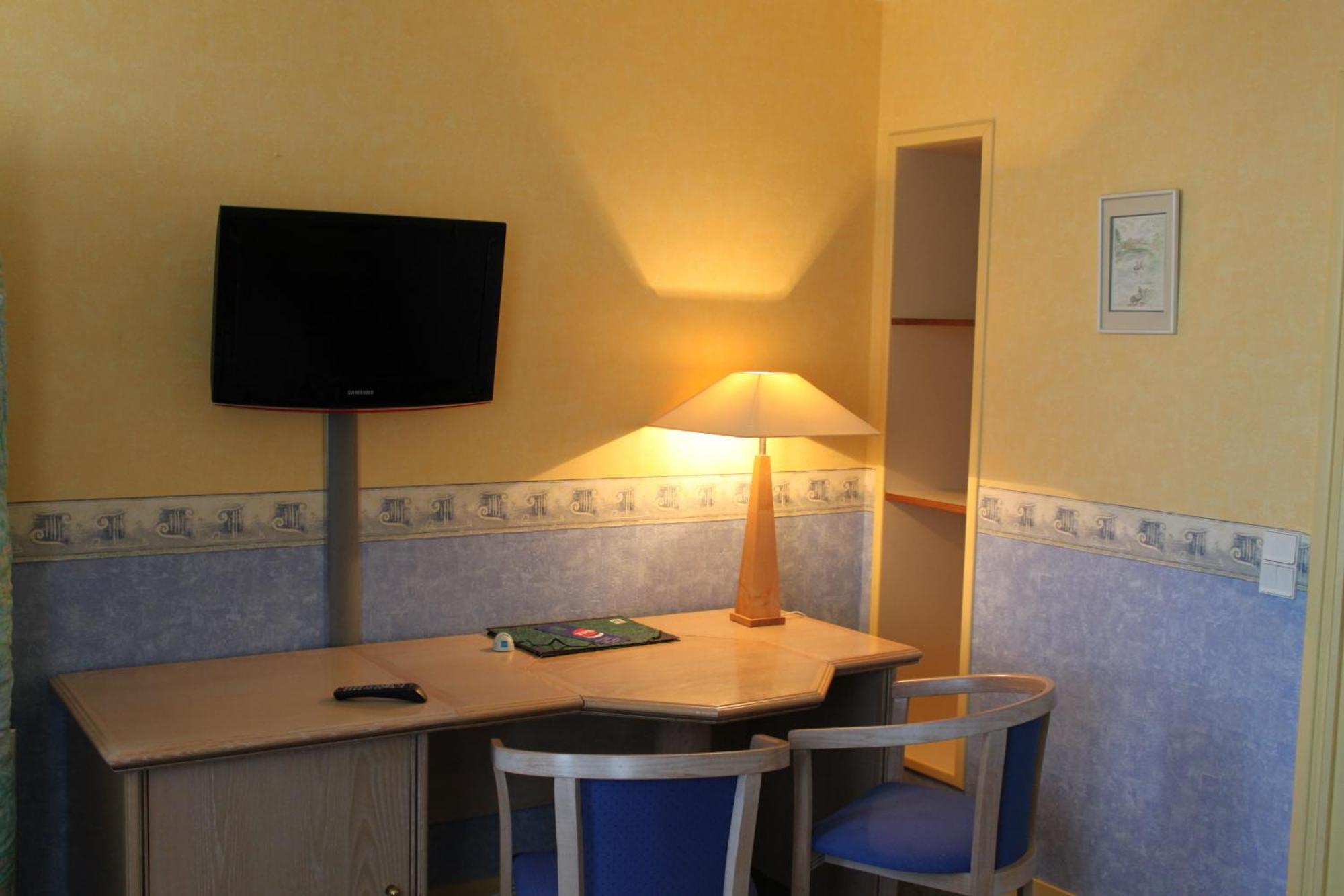 Hotel Des Bains Lancieux Bagian luar foto