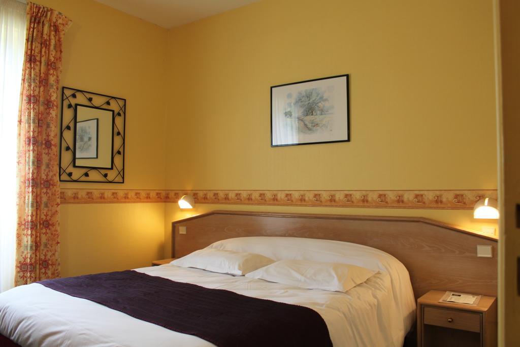 Hotel Des Bains Lancieux Bagian luar foto
