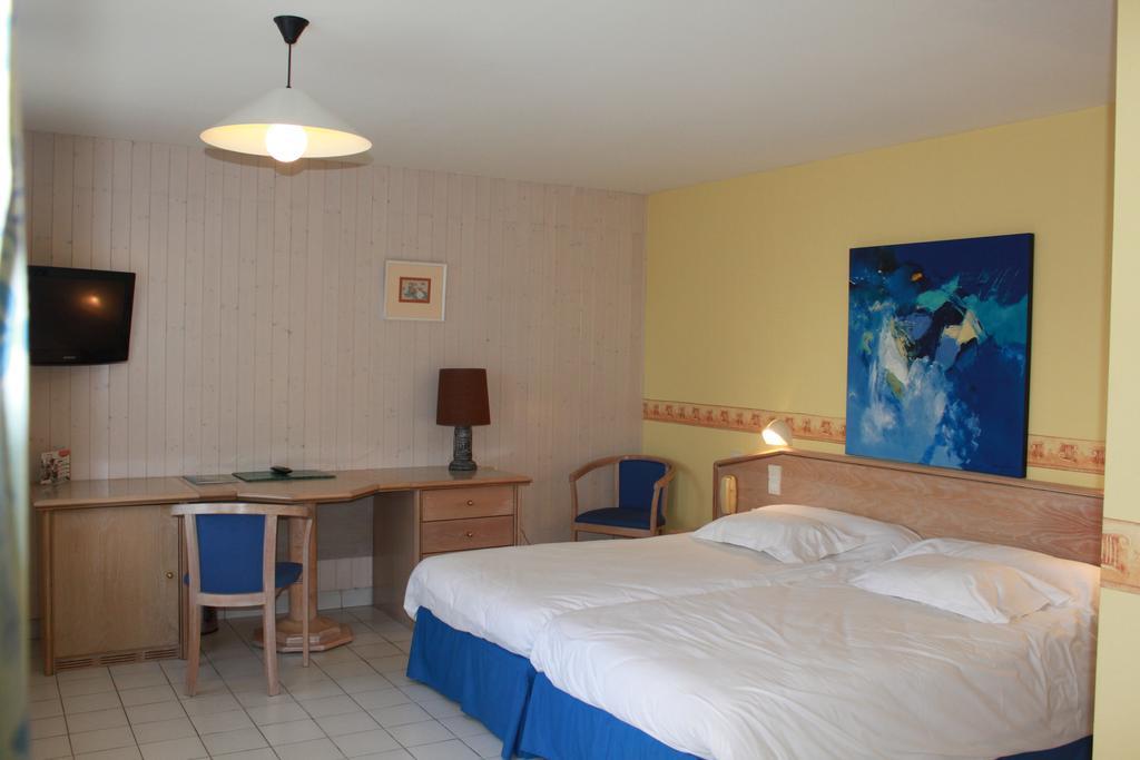 Hotel Des Bains Lancieux Bagian luar foto